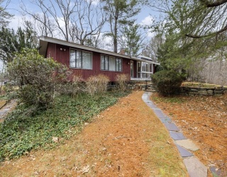 9 Peacock Farm Road, Lexington, Massachusetts, 3 Bedrooms Bedrooms, 6 Rooms Rooms,2 BathroomsBathrooms,Residential Lease,For Rent,Peacock Farm Road,73553243