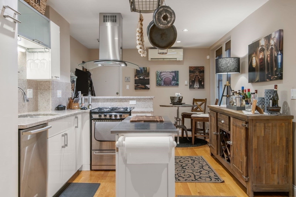 27 Clark Street, Boston, Massachusetts, 2 Bedrooms Bedrooms, 4 Rooms Rooms,1 BathroomBathrooms,Residential,For Sale,Clark Street,73553245
