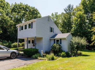 132 Briar Way, Greenfield, Massachusetts, 3 Bedrooms Bedrooms, 5 Rooms Rooms,2 BathroomsBathrooms,Residential,For Sale,Briar Way,73553262