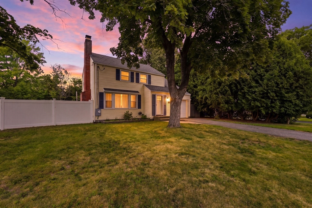 108 Fenway Dr, Springfield, Massachusetts, 3 Bedrooms Bedrooms, 7 Rooms Rooms,1.5 BathroomsBathrooms,Residential,For Sale,Fenway Dr,73553266