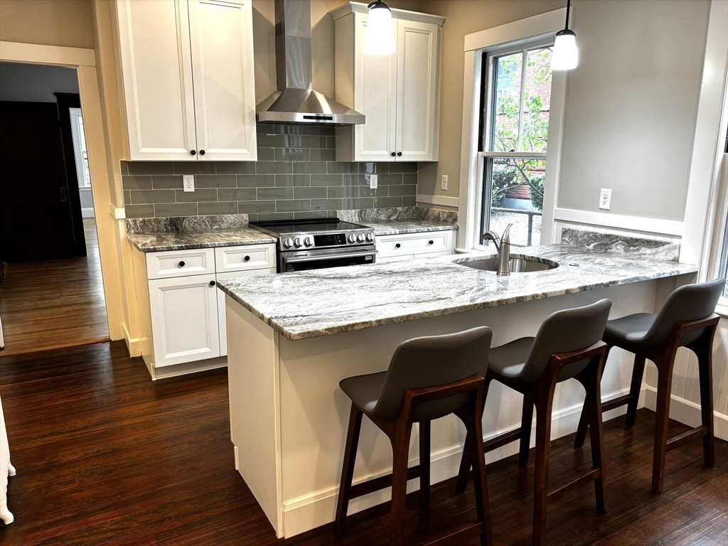 840 East Broadway, Boston, Massachusetts, 2 Bedrooms Bedrooms, 6 Rooms Rooms,1 BathroomBathrooms,Residential Lease,For Rent,East Broadway,73553253