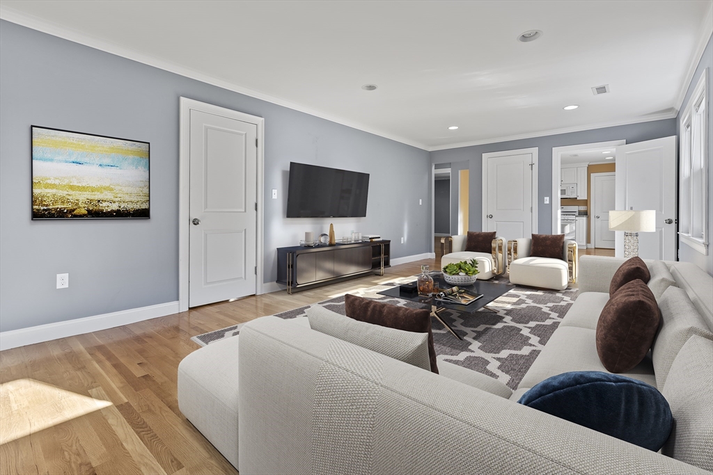 45 S. Waverly, Boston, Massachusetts, 2 Bedrooms Bedrooms, 4 Rooms Rooms,1 BathroomBathrooms,Residential Lease,For Rent,S. Waverly,73553276