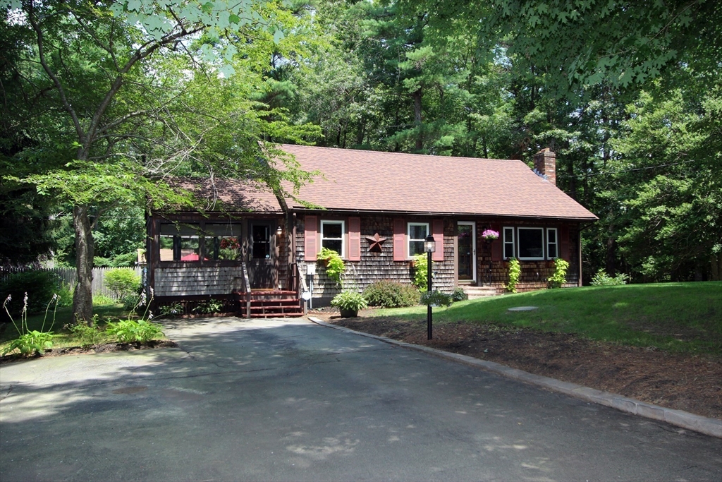 18 Chestnut Street, Middleboro, Massachusetts, 3 Bedrooms Bedrooms, 5 Rooms Rooms,1.5 BathroomsBathrooms,Residential,For Sale,Chestnut Street,73553246