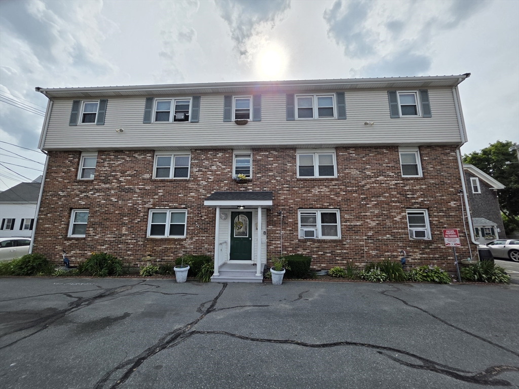 1040 Cove Road Unit 4, New Bedford, Massachusetts, 2 Bedrooms Bedrooms, 4 Rooms Rooms,1 BathroomBathrooms,Residential,For Sale,Cove Road Unit 4,73553277
