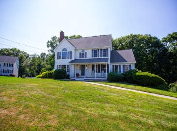41 Christopher Dr, Attleboro, Massachusetts, 3 Bedrooms Bedrooms, 6 Rooms Rooms,2.5 BathroomsBathrooms,Residential,For Sale,Christopher Dr,73553298