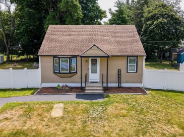103 Fox Ave, Dracut, Massachusetts, 2 Bedrooms Bedrooms, 5 Rooms Rooms,1 BathroomBathrooms,Residential,For Sale,Fox Ave,73553303