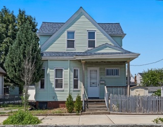 27 Davis, Malden, Massachusetts, 4 Bedrooms Bedrooms, 8 Rooms Rooms,2 BathroomsBathrooms,Residential,For Sale,Davis,73553320