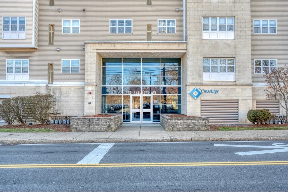 140 Railroad Ave, Norwood, Massachusetts, 1 Bedroom Bedrooms, 3 Rooms Rooms,1 BathroomBathrooms,Residential,For Sale,Railroad Ave,73521717