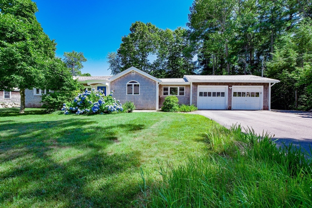 14 Crapo Street, Marion, Massachusetts, 3 Bedrooms Bedrooms, 6 Rooms Rooms,1.5 BathroomsBathrooms,Residential,For Sale,Crapo Street,73553316