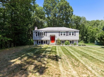199 Ash St, Hopkinton, Massachusetts, 3 Bedrooms Bedrooms, 8 Rooms Rooms,2 BathroomsBathrooms,Residential,For Sale,Ash St,73553306