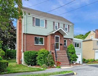 21 Muriel Rd, Swampscott, Massachusetts, 4 Bedrooms Bedrooms, 8 Rooms Rooms,2 BathroomsBathrooms,Residential,For Sale,Muriel Rd,73552740