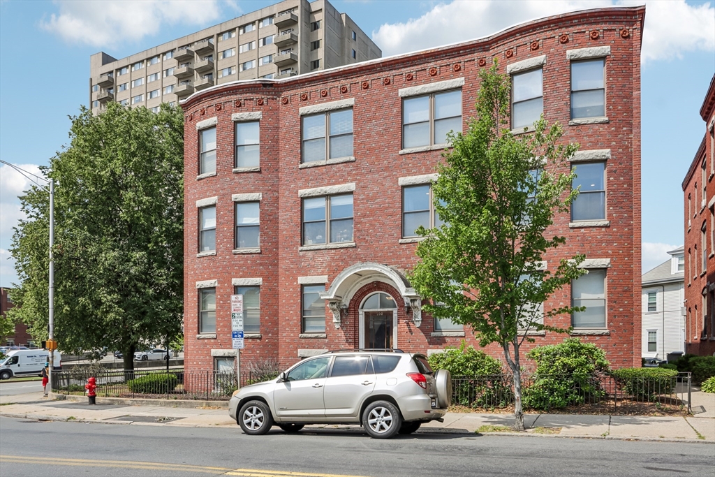 550 Main, Malden, Massachusetts, 1 Bedroom Bedrooms, 3 Rooms Rooms,1 BathroomBathrooms,Residential,For Sale,Main,73553348