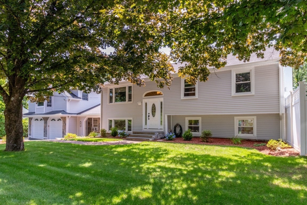 10 Ellis St, Medway, Massachusetts, 4 Bedrooms Bedrooms, 8 Rooms Rooms,3 BathroomsBathrooms,Residential,For Sale,Ellis St,73543934