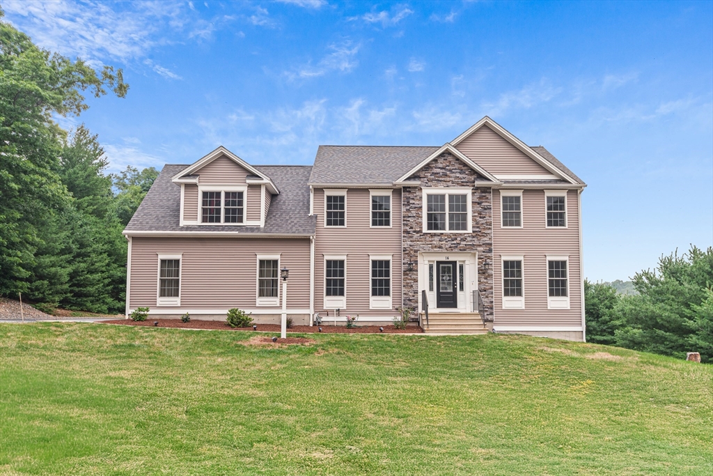 14 Longbrook Dr, Cumberland, Rhode Island, 4 Bedrooms Bedrooms, 8 Rooms Rooms,3.5 BathroomsBathrooms,Residential,For Sale,Longbrook Dr,73553353