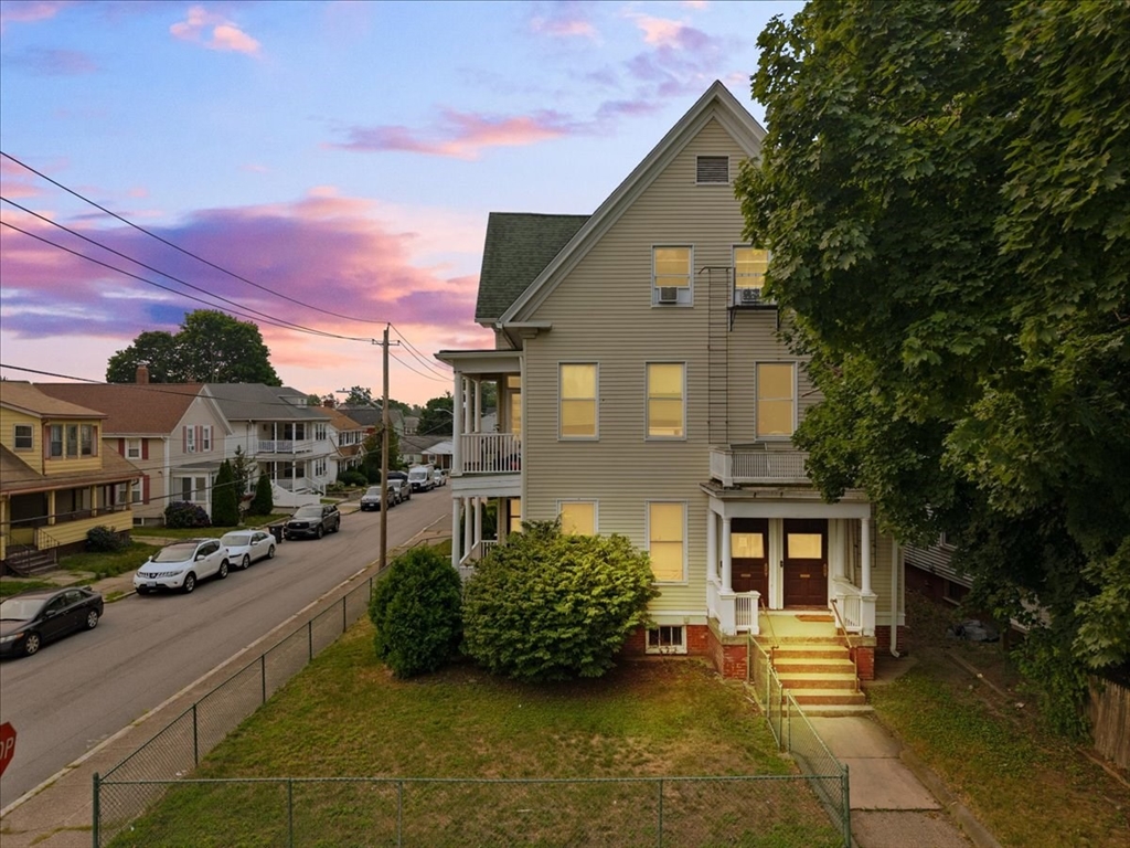 85 Maynard St, Pawtucket, Rhode Island, 9 Bedrooms Bedrooms, 18 Rooms Rooms,3 BathroomsBathrooms,Residential Income,For Sale,Maynard St,73553347