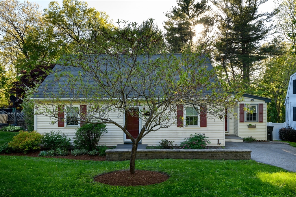 32 Westview Rd, Worcester, Massachusetts, 3 Bedrooms Bedrooms, 8 Rooms Rooms,1 BathroomBathrooms,Residential,For Sale,Westview Rd,73521270