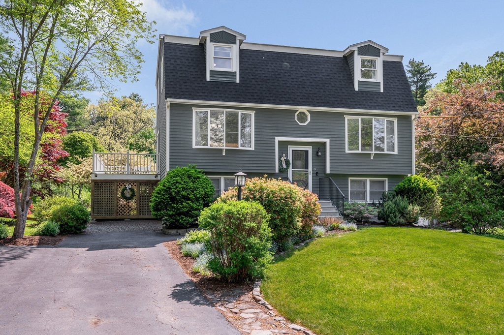 8 Avery Street, Wilmington, Massachusetts, 4 Bedrooms Bedrooms, 7 Rooms Rooms,2.5 BathroomsBathrooms,Residential,For Sale,Avery Street,73529893