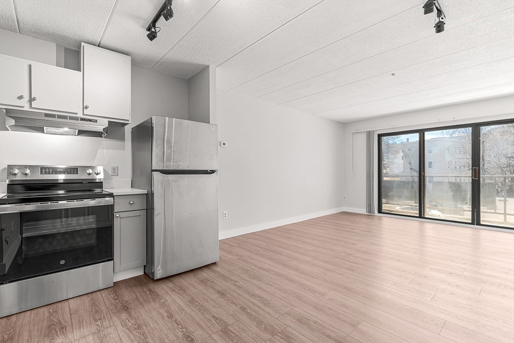 881 Broadway, Everett, Massachusetts, 1 Room Rooms,1 BathroomBathrooms,Residential,For Sale,Broadway,73489708