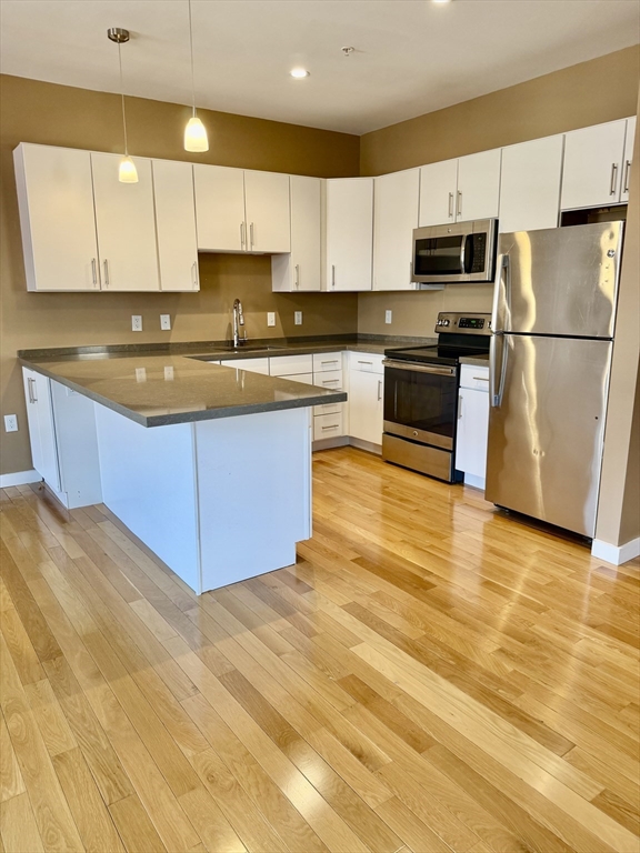 20 Orleans St, Boston, Massachusetts, 2 Bedrooms Bedrooms, 3 Rooms Rooms,1 BathroomBathrooms,Residential Lease,For Rent,Orleans St,73549220