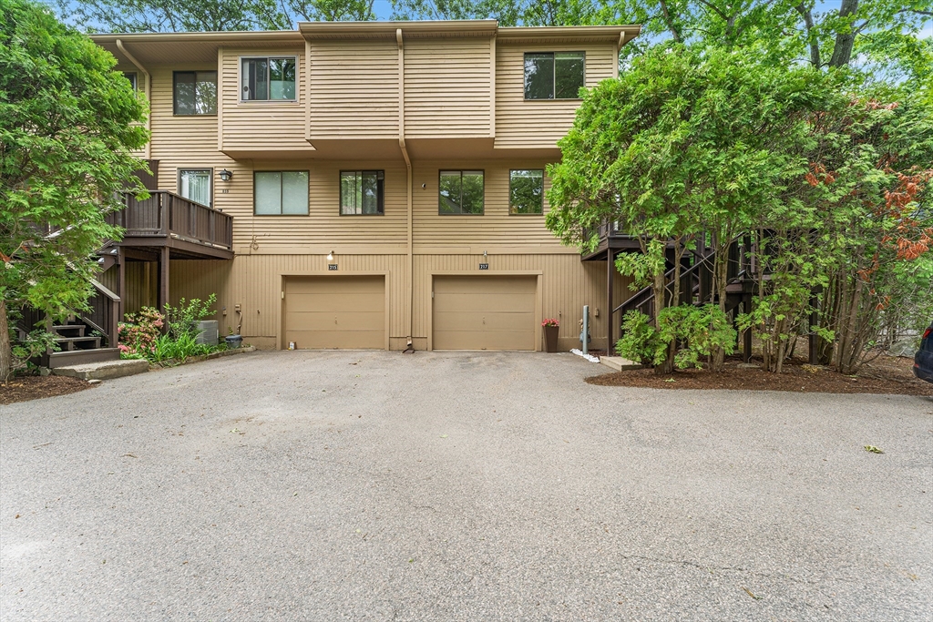 217 Meeting House Path, Ashland, Massachusetts, 3 Bedrooms Bedrooms, 6 Rooms Rooms,2.5 BathroomsBathrooms,Residential,For Sale,Meeting House Path,73529405