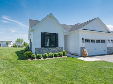 61 Villa Drive, Agawam, Massachusetts, 2 Bedrooms Bedrooms, 5 Rooms Rooms,2.5 BathroomsBathrooms,Residential,For Sale,Villa Drive,73522427