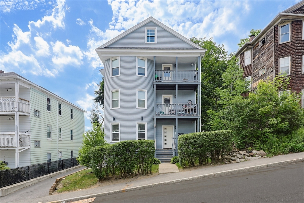 15 Stanton St, Worcester, Massachusetts, 9 Bedrooms Bedrooms, 18 Rooms Rooms,6 BathroomsBathrooms,Residential Income,For Sale,Stanton St,73535603