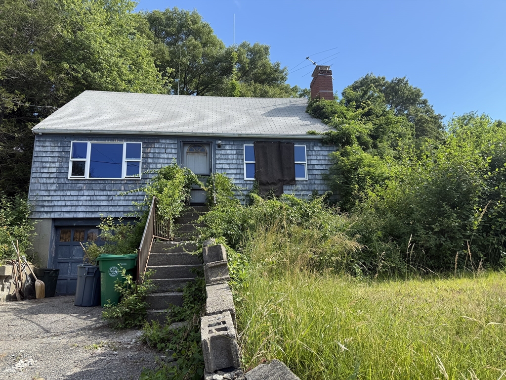 10 Roberts Road, Ashland, Massachusetts, 3 Bedrooms Bedrooms, 7 Rooms Rooms,2 BathroomsBathrooms,Residential,For Sale,Roberts Road,73539402
