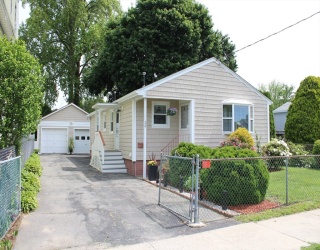 28 State St, Chicopee, Massachusetts, 3 Bedrooms Bedrooms, 6 Rooms Rooms,1 BathroomBathrooms,Residential,For Sale,State St,73527449