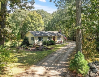 25 Old Coach Rd, Barre, Massachusetts, 3 Bedrooms Bedrooms, 5 Rooms Rooms,2 BathroomsBathrooms,Residential,For Sale,Old Coach Rd,73528816
