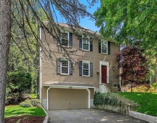 372 Central Street, Newton, Massachusetts, 4 Bedrooms Bedrooms, 8 Rooms Rooms,2.5 BathroomsBathrooms,Residential,For Sale,Central Street,73525648