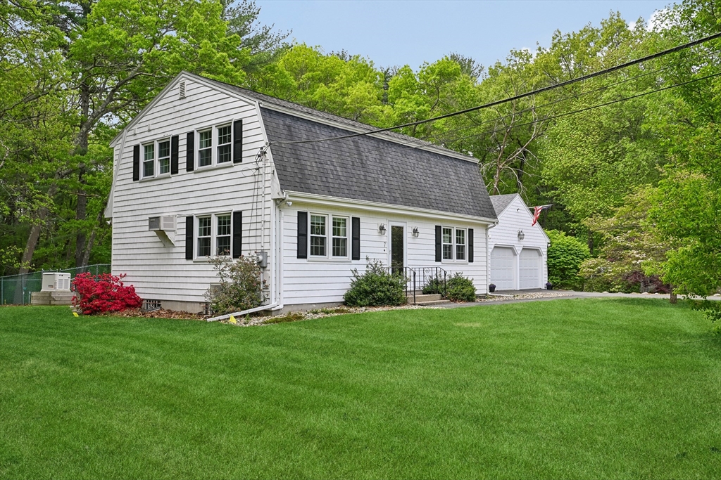 7 Farrwood Dr, Andover, Massachusetts, 4 Bedrooms Bedrooms, 9 Rooms Rooms,2.5 BathroomsBathrooms,Residential,For Sale,Farrwood Dr,73521906