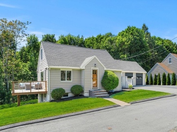 13 Curtis St., Lynn, Massachusetts, 3 Bedrooms Bedrooms, 5 Rooms Rooms,2 BathroomsBathrooms,Residential,For Sale,Curtis St.,73531523
