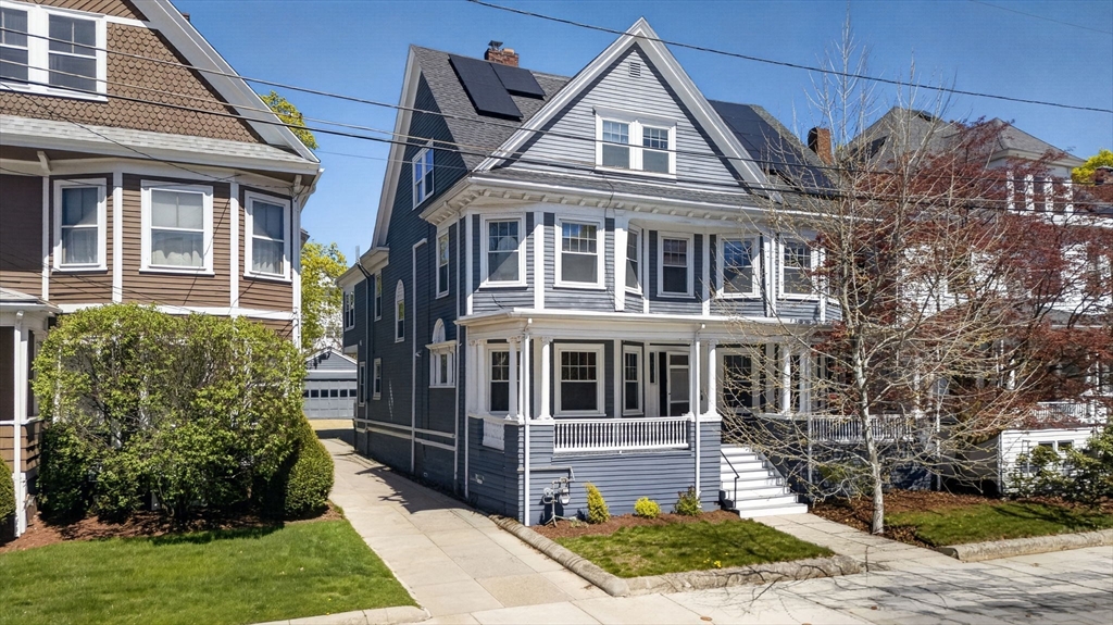 6 Hampshire St, Everett, Massachusetts, 5 Bedrooms Bedrooms, 16 Rooms Rooms,3.5 BathroomsBathrooms,Residential,For Sale,Hampshire St,73508687