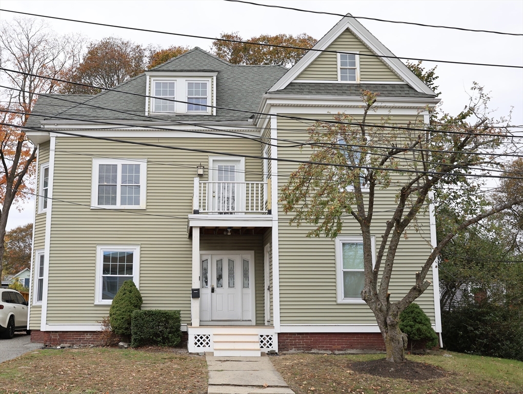 15 Warren, Stoneham, Massachusetts, 4 Bedrooms Bedrooms, 9 Rooms Rooms,1.5 BathroomsBathrooms,Residential Lease,For Rent,Warren,73523166