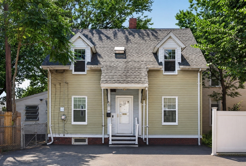 19 Huss Court, Lynn, Massachusetts, 2 Bedrooms Bedrooms, 6 Rooms Rooms,1 BathroomBathrooms,Residential,For Sale,Huss Court,73553585