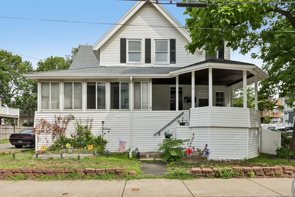 16 Underhill St, Winthrop, Massachusetts, 3 Bedrooms Bedrooms, 5 Rooms Rooms,1 BathroomBathrooms,Residential,For Sale,Underhill St,73553580