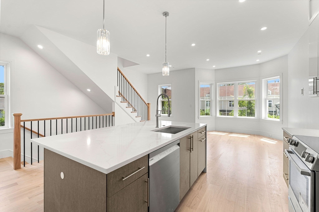 108 Allston Street, Boston, Massachusetts, 4 Bedrooms Bedrooms, 5 Rooms Rooms,4 BathroomsBathrooms,Residential,For Sale,Allston Street,73553586