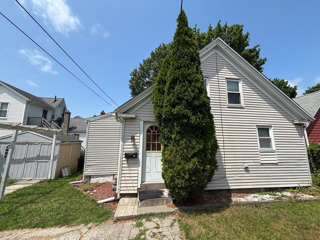 24 Myrtle St, Weymouth, Massachusetts, 2 Bedrooms Bedrooms, 6 Rooms Rooms,1 BathroomBathrooms,Residential,For Sale,Myrtle St,73553590