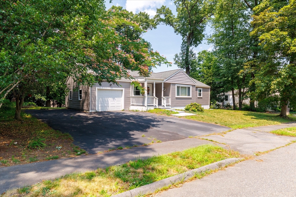 13 Curley Dr, Hudson, Massachusetts, 3 Bedrooms Bedrooms, 6 Rooms Rooms,2 BathroomsBathrooms,Residential,For Sale,Curley Dr,73553604