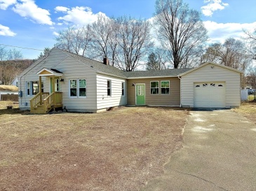 26 Mt. Tom Ave, Easthampton, Massachusetts, 3 Bedrooms Bedrooms, 7 Rooms Rooms,1 BathroomBathrooms,Residential,For Sale,Mt. Tom Ave,73553605