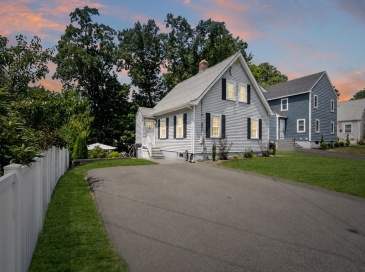 46 Macarthur Rd, Stoneham, Massachusetts, 3 Bedrooms Bedrooms, 7 Rooms Rooms,2 BathroomsBathrooms,Residential,For Sale,Macarthur Rd,73553619