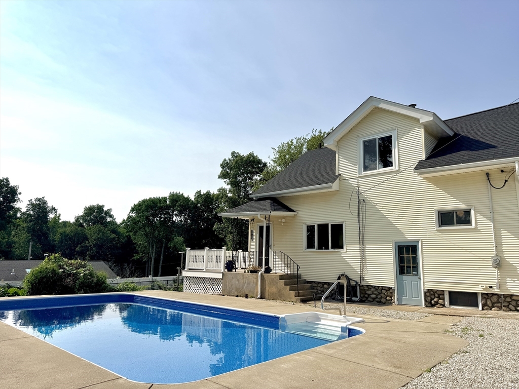 22 Pelican Ave, Worcester, Massachusetts, 2 Bedrooms Bedrooms, 5 Rooms Rooms,1 BathroomBathrooms,Residential,For Sale,Pelican Ave,73553625