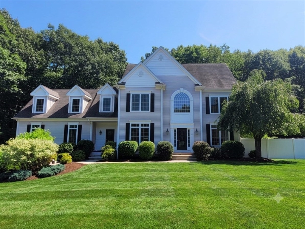 33 Dairy Drive, Upton, Massachusetts, 4 Bedrooms Bedrooms, 10 Rooms Rooms,2.5 BathroomsBathrooms,Residential,For Sale,Dairy Drive,73553629