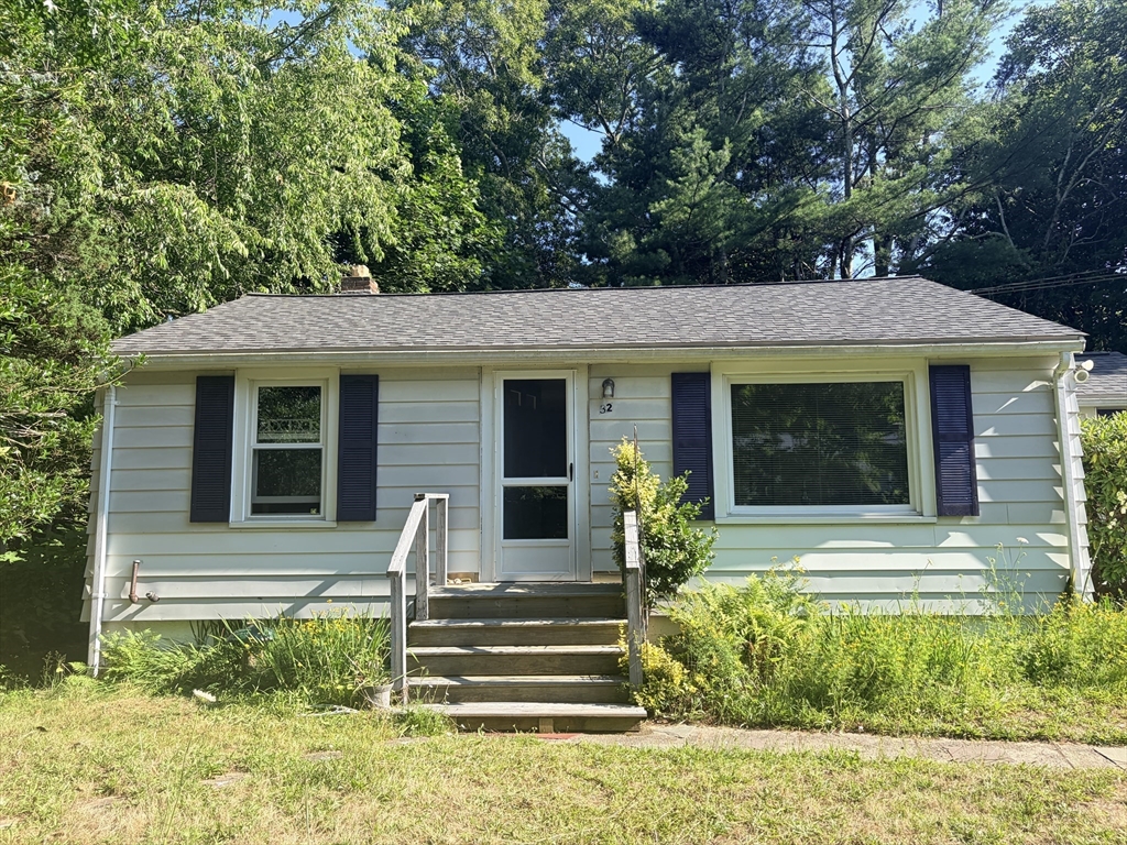 32 Paine Avenue, Barnstable, Massachusetts, 3 Bedrooms Bedrooms, 5 Rooms Rooms,1 BathroomBathrooms,Residential,For Sale,Paine Avenue,73553636