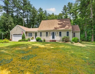 888 Walnut Plain Rd, Rochester, Massachusetts, 3 Bedrooms Bedrooms, 8 Rooms Rooms,2 BathroomsBathrooms,Residential,For Sale,Walnut Plain Rd,73553437