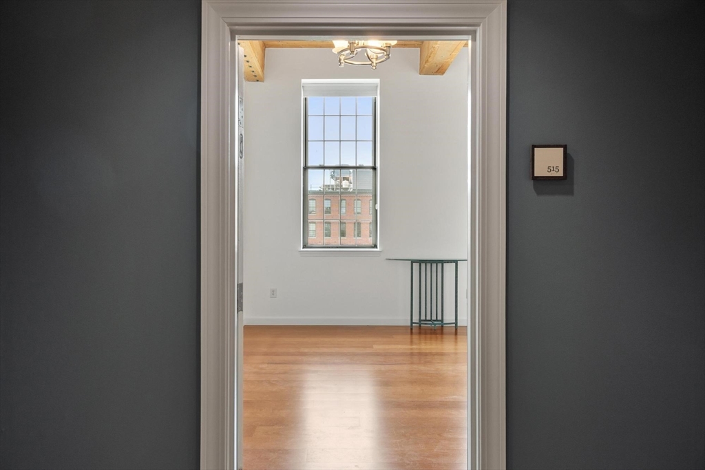 52 Lawrence Drive, Lowell, Massachusetts, 1 Bedroom Bedrooms, 4 Rooms Rooms,1 BathroomBathrooms,Residential,For Sale,Lawrence Drive,73553489