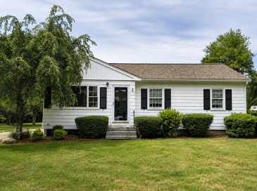 29 Forest Street, Franklin, Massachusetts, 3 Bedrooms Bedrooms, 6 Rooms Rooms,1 BathroomBathrooms,Residential Lease,For Rent,Forest Street,73553494