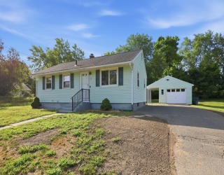 17 Keddy Street, Springfield, Massachusetts, 3 Bedrooms Bedrooms, 5 Rooms Rooms,1 BathroomBathrooms,Residential,For Sale,Keddy Street,73553483