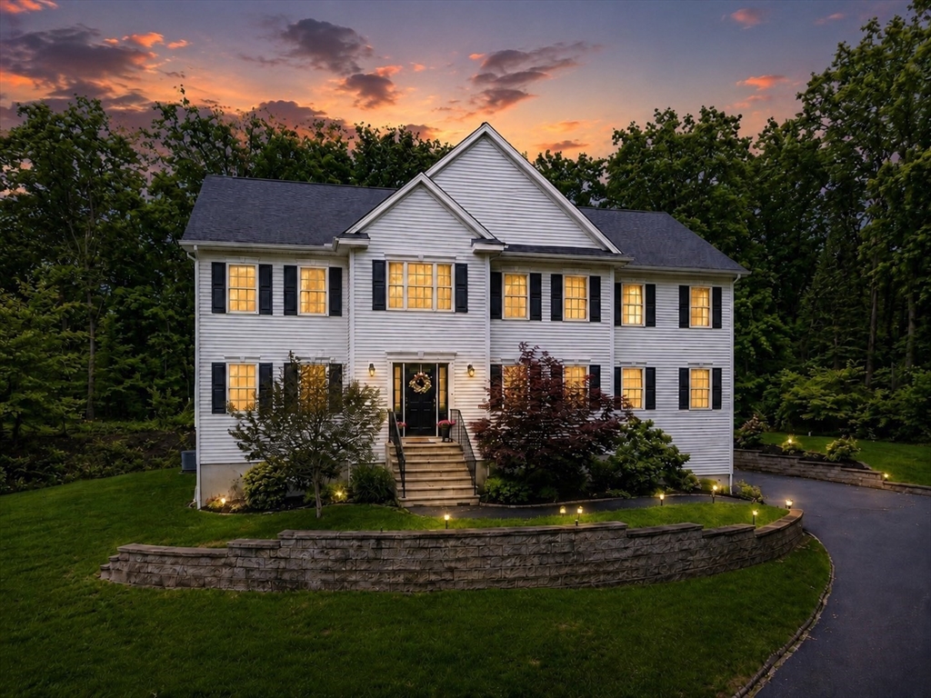 4 Murray Hill Circle, Wilmington, Massachusetts, 4 Bedrooms Bedrooms, 12 Rooms Rooms,3 BathroomsBathrooms,Residential,For Sale,Murray Hill Circle,73553503
