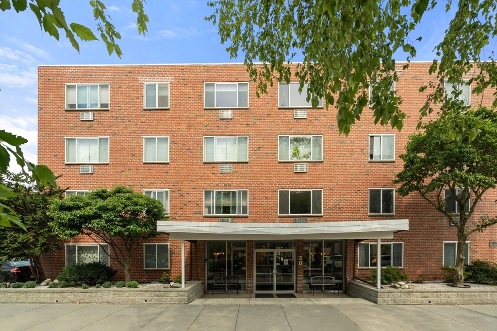50 Green Street, Brookline, Massachusetts, 2 Bedrooms Bedrooms, 5 Rooms Rooms,2 BathroomsBathrooms,Residential,For Sale,Green Street,73553528